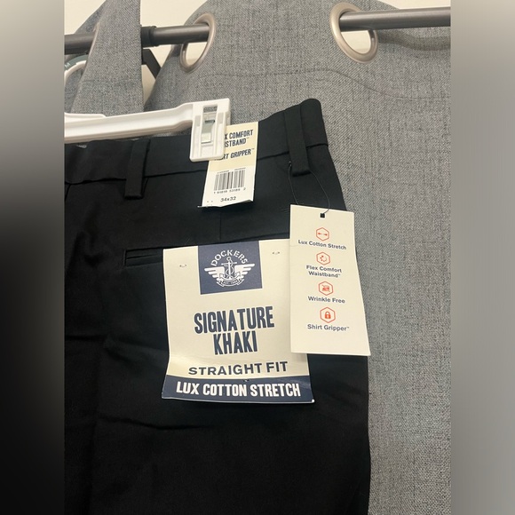 Dockers SZ 34 x 32 Classic Fit Pleated Gray Khaki Pants New - Picture 9 of 10